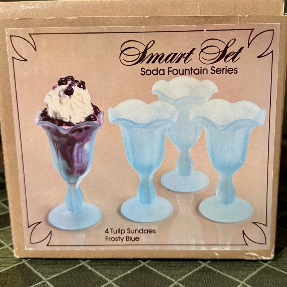 NIB Carlton Glass Smart Set 4 Tulip Sundae Frosty Blue Glass Vintage 6” 5 OZ